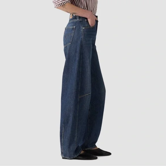 Levi’s cinch barrel in Classic Blue Women's Jeans in size, 27 , 28 , 29 , 30, 32 - Picture 2 of 6